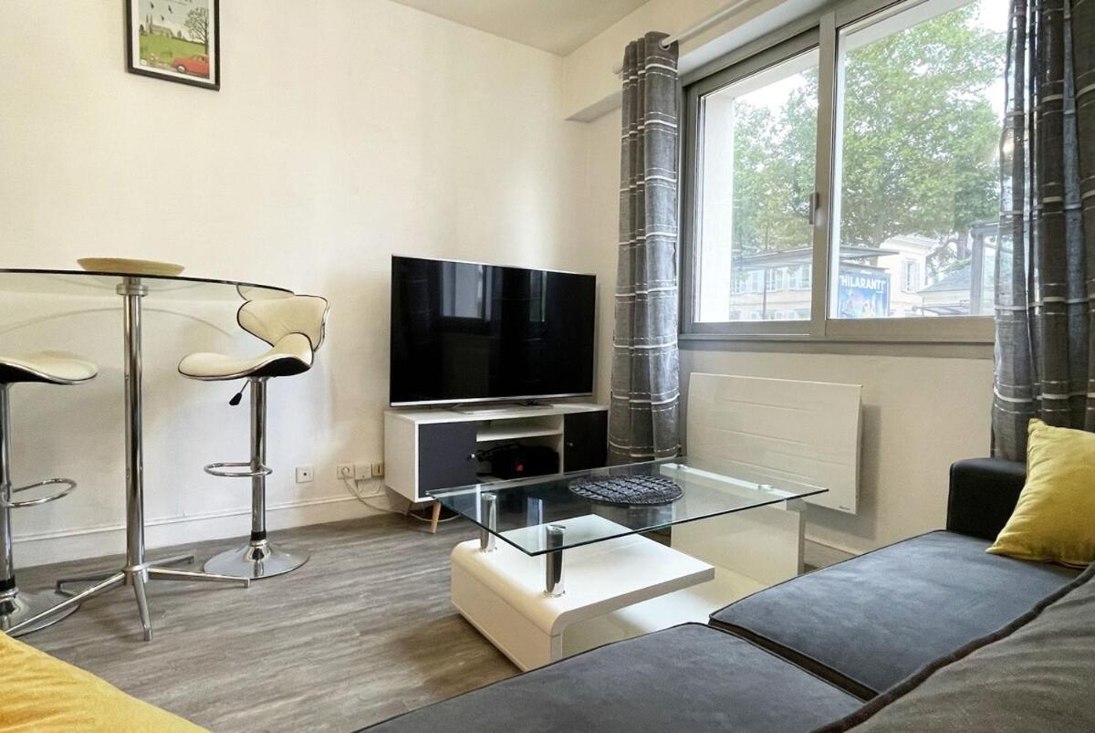 Le Chasles For 2 Persons Apartment Chartres Ngoại thất bức ảnh